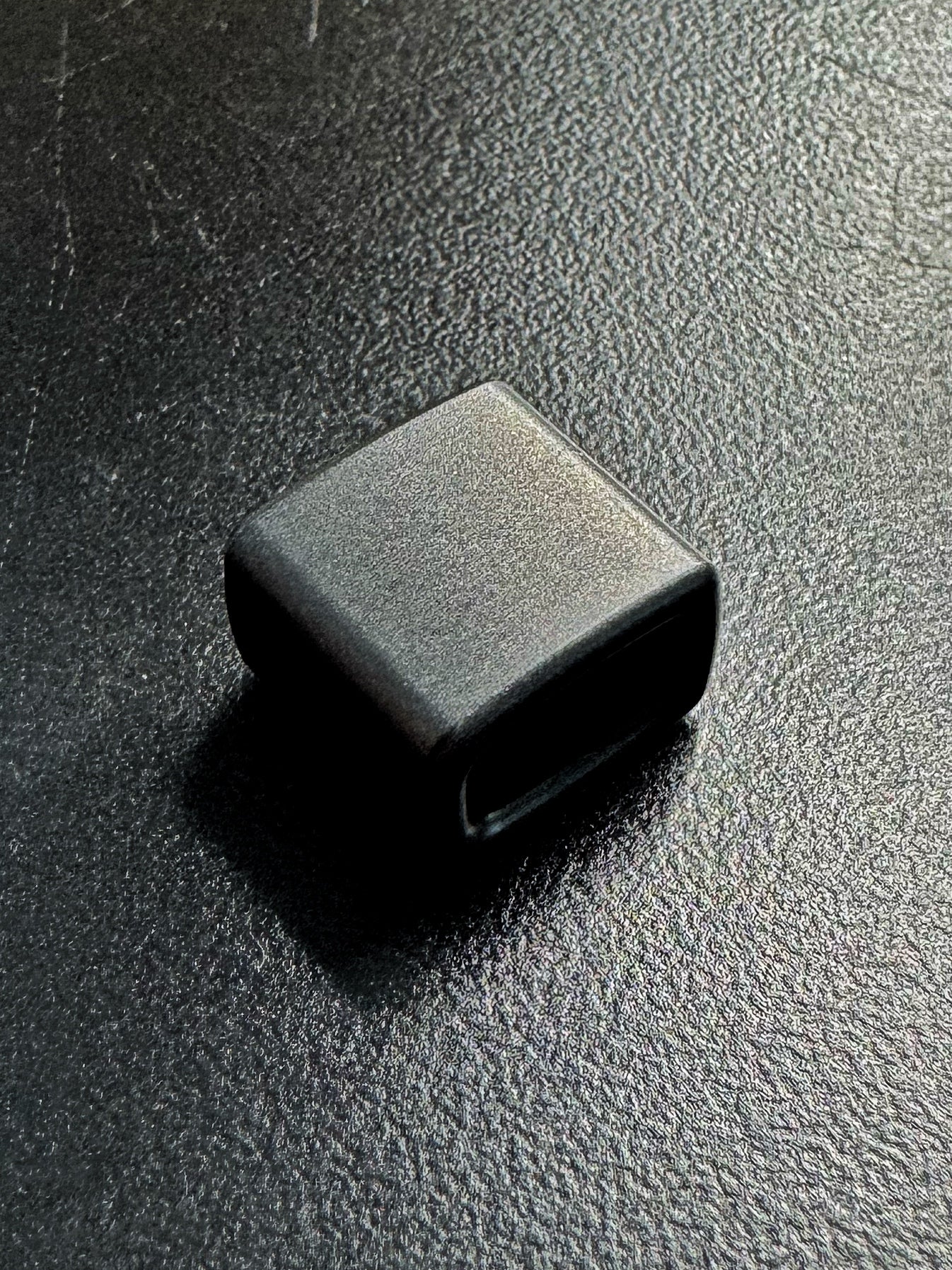 r2b2 Lanyard Bead Black Ultem