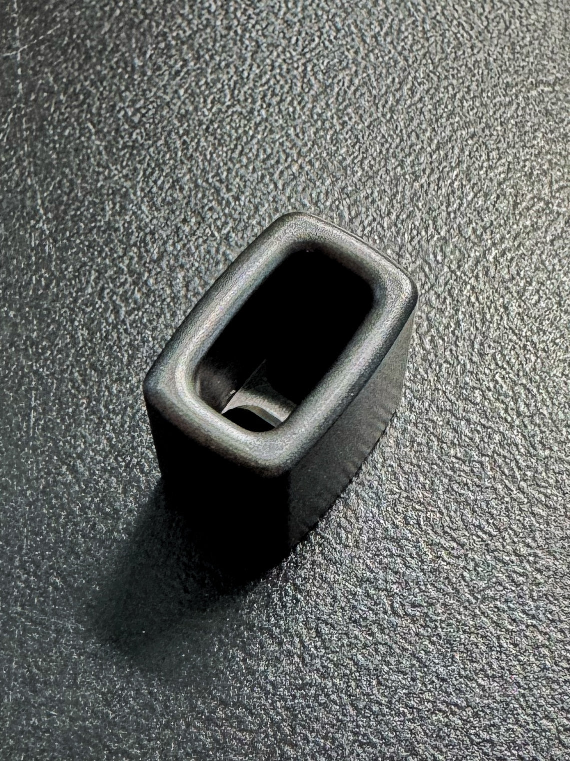 r2b2 Lanyard Bead Black Ultem