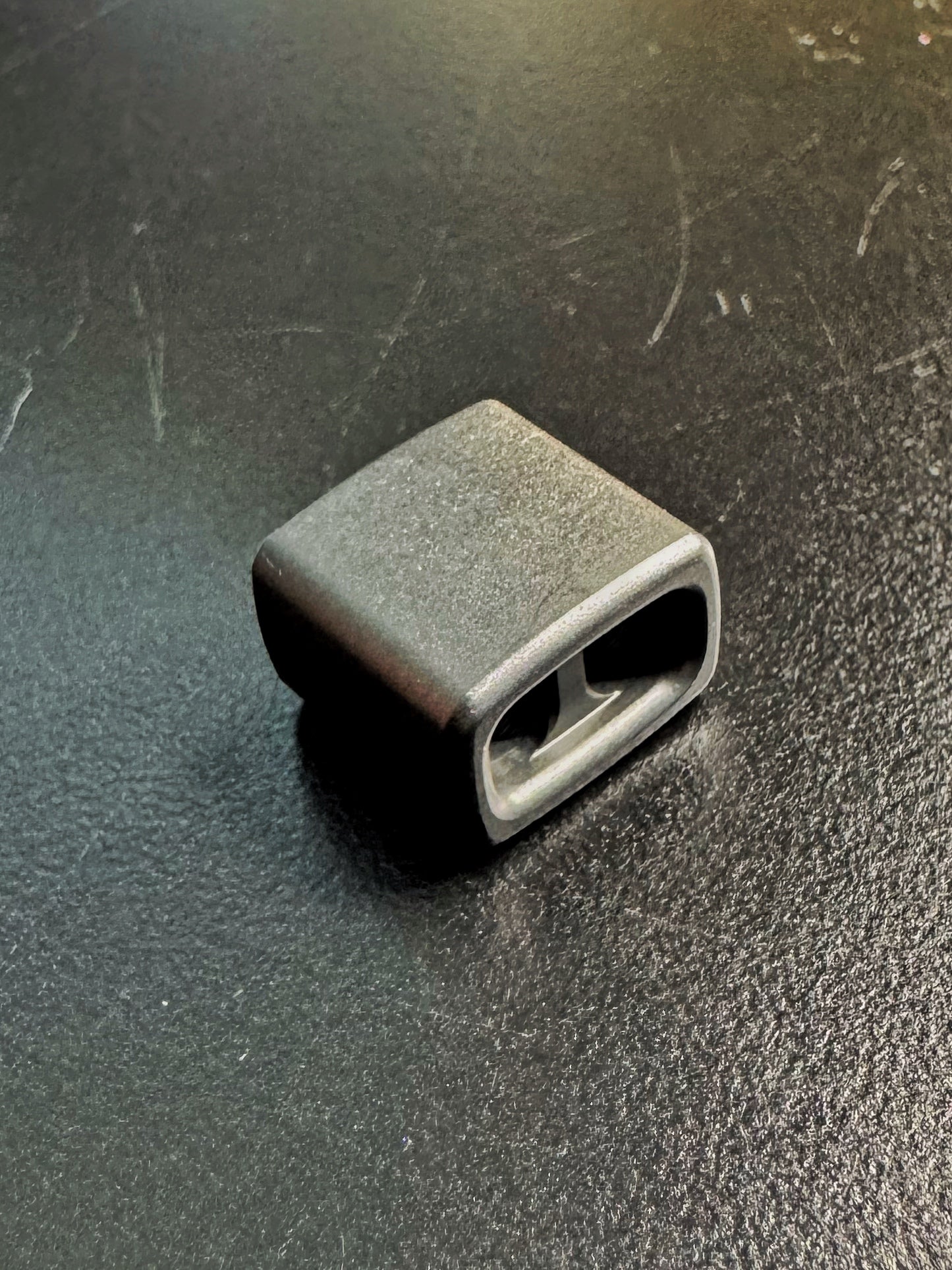 r2b2 Lanyard Bead Black Ultem