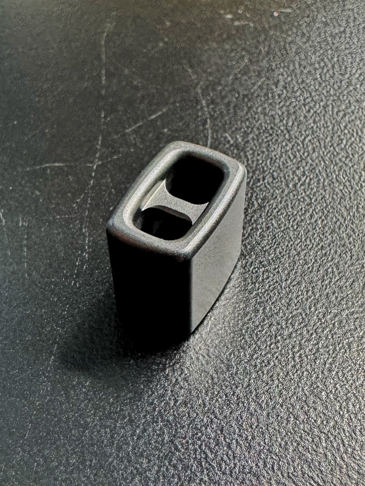 r2b2 Lanyard Bead Black Ultem